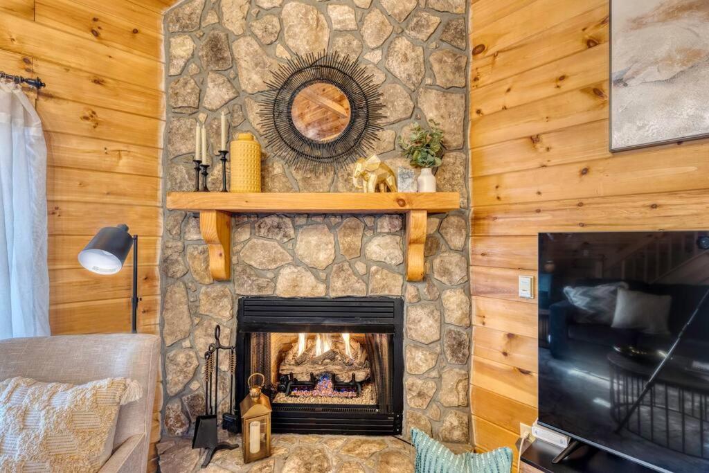 Mtn Cabin Sleeps 10 - 5 Mins To Fishing & Camping Ellijay Bagian luar foto