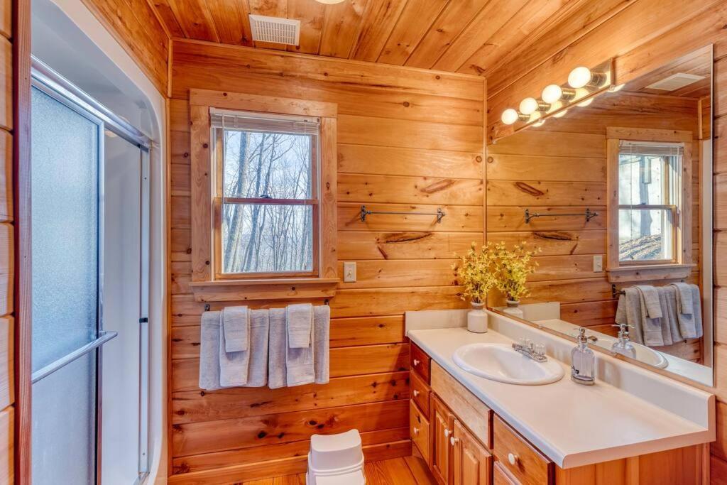 Mtn Cabin Sleeps 10 - 5 Mins To Fishing & Camping Ellijay Bagian luar foto