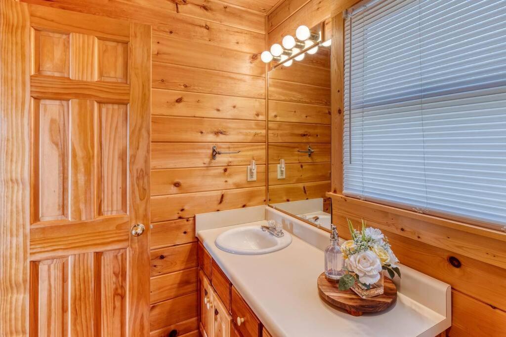 Mtn Cabin Sleeps 10 - 5 Mins To Fishing & Camping Ellijay Bagian luar foto