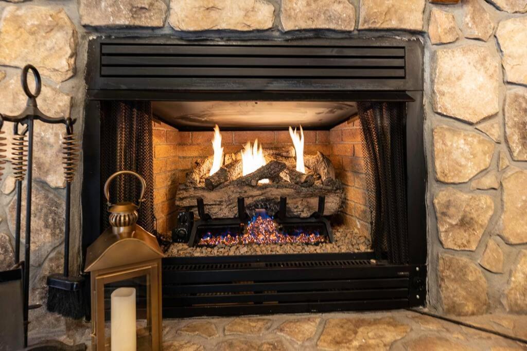 Mtn Cabin Sleeps 10 - 5 Mins To Fishing & Camping Ellijay Bagian luar foto