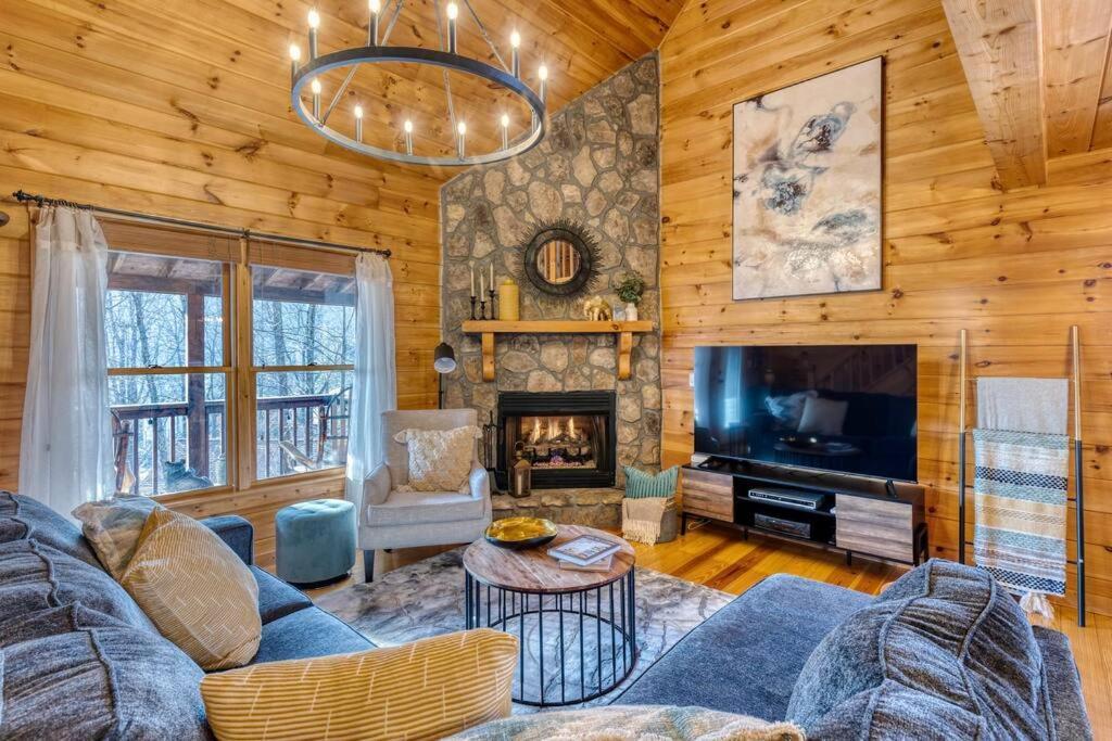 Mtn Cabin Sleeps 10 - 5 Mins To Fishing & Camping Ellijay Bagian luar foto